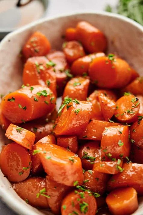 Easy Honey Glazed Carrots Recipe - Hungry Cooks Kitchen Easy Honey Glazed Carrots, Honey Glazed Carrots Recipe, Glazed Carrot, Carrot Recipes Side Dishes, Brown Sugar Glazed Carrots, Easy Baked Chicken Breast, Honey Carrots, Carrots Side Dish, Glazed Carrots Recipe