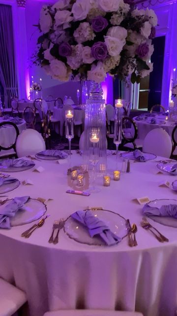 Wedding Venues Purple And White, Quince Decorations Ideas Purple, Purple Venue Wedding, Quince Venue Ideas Lavender, Light Purple 15 Decorations, Tangled Wedding Decorations, Purple Wedding Venue Decorations, Light Blue And Light Purple Wedding Theme, Quince Hall Decorations