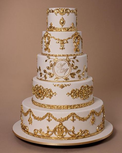 Royal Themed Wedding, Victorian Wedding Cakes, Gold And White Cake, White And Gold Wedding Cake, Quince Cakes, Fancy Wedding Cakes, Quince Cake, Extravagant Wedding Cakes, Era Victoria