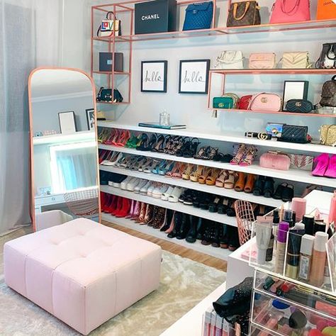 Nah Cardoso (@nahcardoso) • Fotos e vídeos do Instagram Girly Walk In Closet, Walk In Closet Ideas, Home Office Closet, Dressing Room Closet, Walking Closet, Dream Closet Design, Closet Renovation, Beauty Room Decor, Wardrobe Room