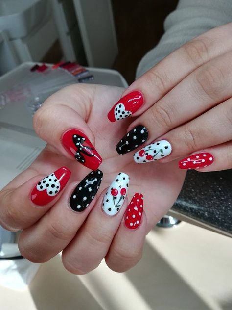 Retro Nails 50s, Grease Inspired Nails, Retro Nail Art Design, 50s Nail Art, 50s Nails 1950s, Rockabilly Nail Art, 50s Style Nails, 50s Inspired Nails, Pinup Nails Vintage Style