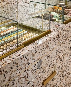 Chocolate Shops Interior Design, Chocolate Boutique Interior Design, Chocolate Shop Interior Design, Terrazzo Cafe, Chocolate Store Design, Chocolate Display, Chocolate Boutique, Chocolate Store, Pastry Design