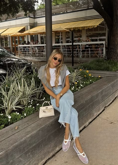 White Flats Outfit, Flats Outfit Summer, Mary Jane Flats Outfit, Ballerina Flats Outfit, What To Wear In La, Arielle Lorre, Mary Janes Outfit, Casual Brunch Outfit, Summer Brunch Outfit