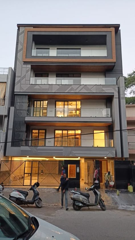 3 Storey House Design Modern Architecture India, Unique Balcony Design, Bunglow Elevation Modern India, Front Design Of House In India, 3 Storey Commercial Building Design, Commercial Design Exterior Facades, India House Design, Front Elevation Designs Modern, Delhi House