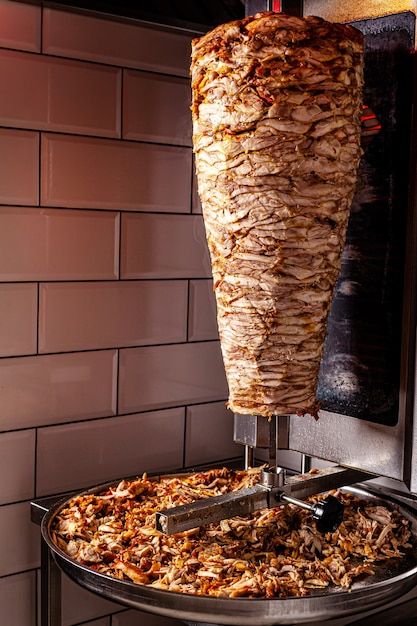 Turkish Food Traditional, Shawarma Grill, Pizza Table, Doner Kebabs, Chicken Doner, Turkish Kebab, Smoked Pork Tenderloin, Döner Kebab, Turkish Restaurant