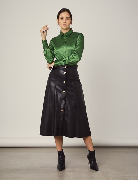 Botas Outfit, Long Leather Skirt, Vinyl Fashion, Best Gowns, Satin Texture, Hawes And Curtis, Satin Bluse, Fitted Shirts, Skirt With Buttons