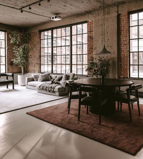 Industrial Condo Interior Design, Loft Apartment Ideas, Industrial Loft Apartment, Brooklyn Style Interior, Loft Apartment Aesthetic, New York Style Apartment, New York Studio Apartment, Loft Apartment Industrial, Loft Aesthetic