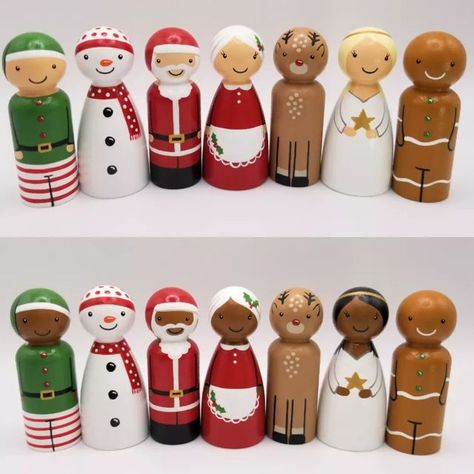 Christmas Peg Craft, Peg People Hair, Wooden Christmas Characters, Christmas Peg Dolls Ideas, Snowmen Peg Dolls, Diy Wooden Peg Dolls, Wood Peg Dolls Christmas, Wooden Peg Dolls Ideas, Holiday Peg Dolls