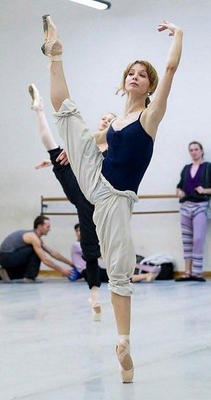 Seriously, even your grottiest leotard and warmup pants will magically look cool. Evgenia Obraztsova, Ballet Practice, Belly Dancing Classes, Adult Ballet, Ballet Poses, Ballet Inspiration, Dance Tutorial, Ballet Photos, Ballet Clothes