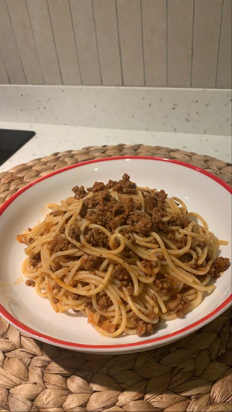 Spageti Bolognaise Aesthetic, Spagetti Story, Pasta Bolognese Aesthetic, Spagetti Bolognese Aesthetic, Spaghetti Bolognese Aesthetic, Bolognese Spaghetti, Pasta Board, Pasta Bolognese, Pasta Food