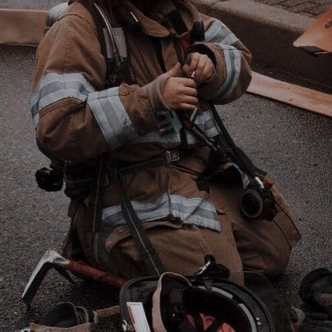 Firefighter Images, Firefighter Pictures, Firefighter Emt, Female Firefighter, Female Fighter, Future Jobs, Fire Service, Aesthetic Women, Fire Heart