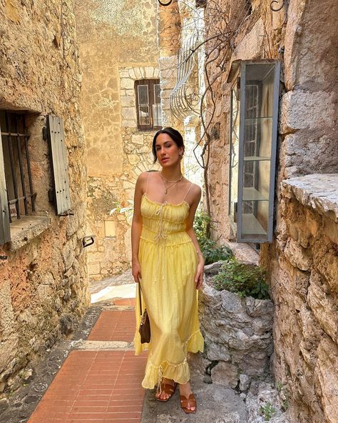 so so in love with this share of yellow atm 🥹💛@fortunateonestore ad you can use code 10NATALIA for some $$ off 🫶🏼 Yellow Sundress Aesthetic, Yellow Zara Sundress Maxi Dress, Yellow Sun Dress Aesthetic, Summer Yellow Off-shoulder Mini Dress, H&m Yellow Beach Dress, Mahabaleshwar, So In Love, Chic Outfit, Vestido Casual