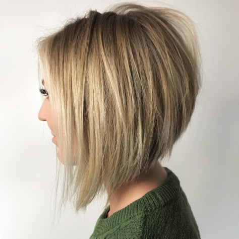 Textured Bronde Bob for Straight Hair Bob Lung, Low Maintenance Short Haircut, A Line Haircut, Line Bob Haircut, Stacked Haircuts, Stacked Bob Hairstyles, Balayage Bob, Bronde Balayage, Stacked Bob Haircut