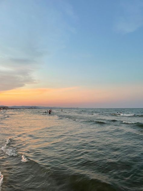 Spanish Beach Aesthetic, Valencia Spain Aesthetic, Valencia Spain Beach, Valencia Aesthetic, Goals For Summer, Study Abroad Spain, Spanish Beach, Valencia Travel, Places Bucket List