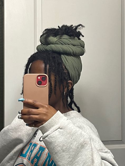 Dreadlock Head Wrap Styles, Hair Wrap Locs, Wrapping Locs Head Scarfs, Scarf And Locs, Headband With Locs, Loc Wrap Styles, Head Raps Styles, Head Wrap Locs, Locs With Headband