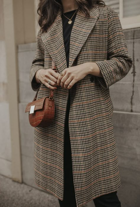 Checkered Coat- Fall Uniform Checkered Outfit Ideas, Check Coat Outfit, Checked Coat Outfit, Checkered Wool Coat, Plaid Coat Outfit, Checkered Outfit, Plaid Trench Coat, Checkered Coat, Plaid Wool Coat