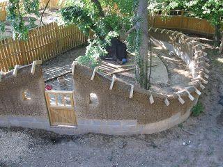 Cob Fence, Cob Wall, Cob Home, Earth Building, Cob Homes, Cob Building, Earth Bag, Eco Homes, Backyard Garden Layout