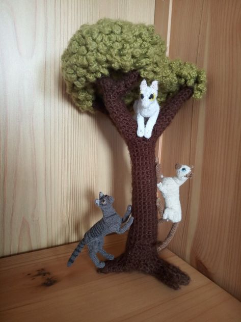 Crochet warrior cats on a tree And this is why they need metal parts. With them, cats can climb on a tree! Cats Crochet, Cat Crochet, Warrior Cat, Crochet Cat, Warrior Cats, A Tree, Dinosaur Stuffed Animal, Crochet Hats, Crochet