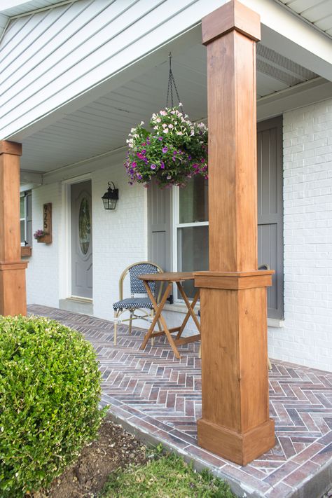 How to wrap existing porch columns in stained wood and build a craftsman style base unit to add character and curb appeal to your front porch. Rustic Porch Ideas, Craftsman Style Porch, Front Porch Posts, House Columns, Front Porch Columns, Veranda Design, Fence Design Ideas, Front Porch Makeover, Porch Remodel