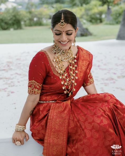 Red Colour Bridal Saree, Red Colour Pattu Saree Blouse Design, South Indian Red Saree Bridal Look, Red Muhurtham Saree, Red Pattu Saree Brides, Red Kanchipuram Saree Bride, Red Bridal Saree South Indian, Red Saree Bridal, Red Kanchipuram Saree