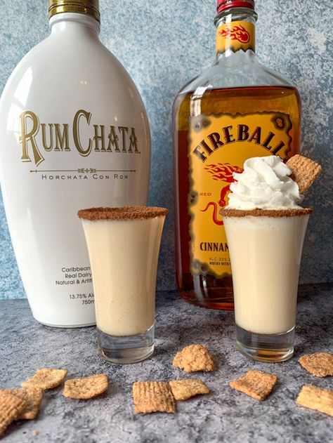 Cinnamon Toast Crunch Shot Recipe Cinnamon Toast Crunch Cocktail Recipe, Rumchata Cinnamon Toast Crunch, Fireball Rumchata Shots, Cinnamon Toast Crunch Shots Recipe, Fall Shots Recipes, Cinnamon Toast Crunch Alcoholic Drink, Cinnamon Toast Crunch Drink Cocktails, Cinnamon Toast Drink, Cinnamon Toast Shots