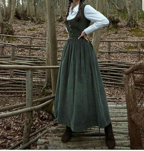 Awae Inspired Dresses, Witchy Dresses Modern, Long Circle Skirt Outfit, Olden Days Outfits, Prarie Core Aesthetic, 1800s Dresses Casual, Vintage Cottagecore Dress, Everyday Dresses Casual, Camilo Madrigal