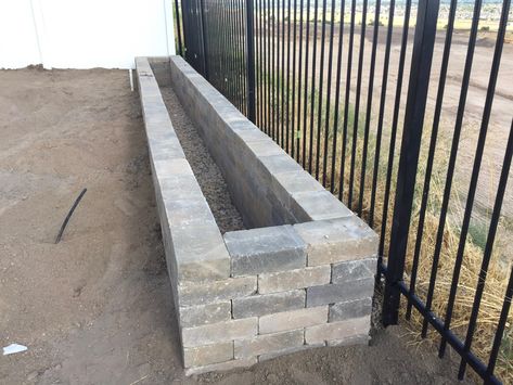 DIY Stone Planter Boxes - Honeybear Lane Diy Brick Planters Outdoor, Planter Boxes Along House, Diy Brick Planter Boxes, Privacy Planter Diy, Planter Boxes Around Deck, Brick Planter Boxes, Diy Stone Planter, Stone Planter Boxes, Backyard Planter