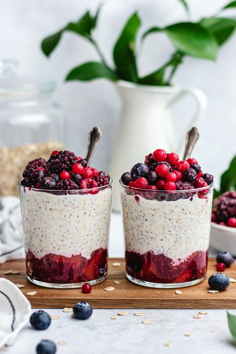 Overnight Oats With Frozen Berries, Frozen Fruit Breakfast Ideas, Frozen Fruit Breakfast, Overnight Oats With Frozen Fruit, Breakfast With Oats, Frozen Berry Recipes, Oat Pudding, Overnight Oats Ideas, Oat Carrot Cake