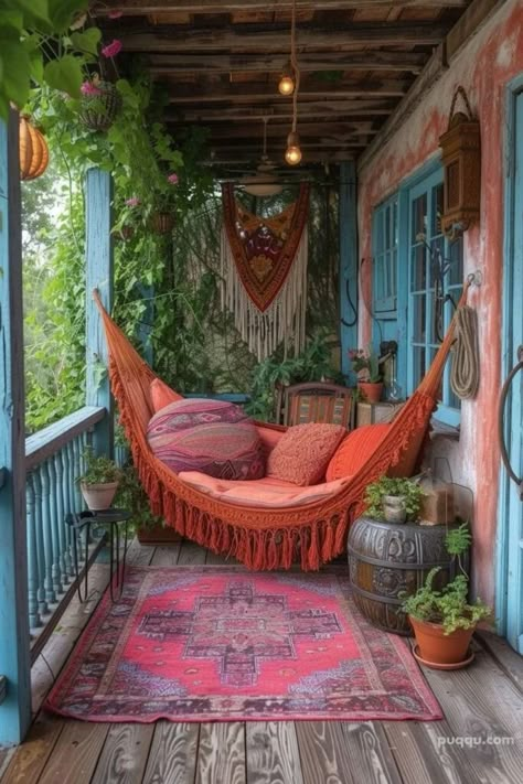 Small Balcony Design Ideas for a Stylish Retreat - Puqqu Balkon Decor, Balcony Design Ideas, Boho Patio, Small Balcony Design, Balcony Design, Apartment Balconies, Dream House Interior, Small Balcony, Balcony Decor