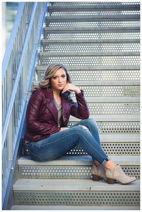 Staircase Senior Pictures, Stairway Photoshoot, Senior Pictures On Stairs, High School Senior Poses, Downtown Portraits, Pictures On Stairs, Senior Session Girl, City Fashion Shoot, Street Fashion Photoshoot