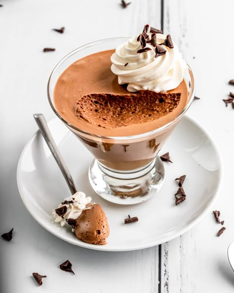 Baileys Chocolate Mousse Baileys Chocolate Mousse Recipe, Bonni Bakery, Baileys Chocolate Mousse, Best Chocolate Mousse Recipe, Best Chocolate Mousse, Baileys Dessert, Mousse Recipes Easy, Oatmeal Lace Cookies, Pelo Chocolate