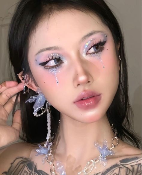 Enchanted Eye Makeup, Enchanted Makeup Looks For Prom, Enchanted Forest Theme Makeup, Enchanted Makeup Looks, Celestial Makeup Looks, Enchanted Forest Makeup, Enchanted Makeup, 2023 Makeup Trends, Celestial Makeup