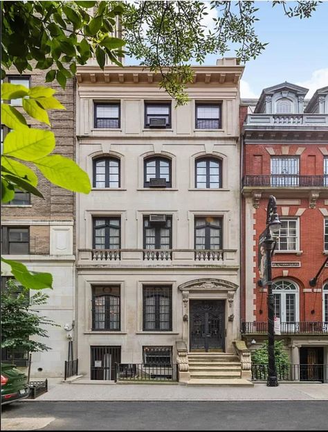 18 E 76th St Gilded Age Townhouse in Ideal Upper East Side Location! Unrealistic House, Upper East Side Townhouse, Upper East Side New York, Cute Town, West Village Townhouse, East Side New York, Row Houses, White Fireplace, West Bay