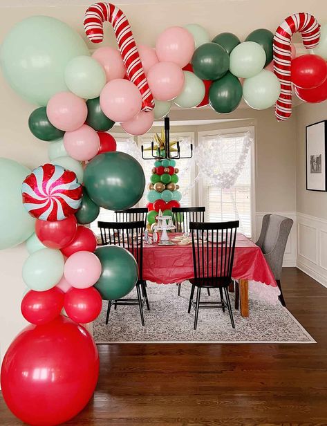 Christmas Brunch Class Party, Elf On The Shelf Themed Christmas Party, Christmas Party Family Ideas, Christmas Party Decorations For Kids, Christmas Movie Birthday Party, Christmas Kindergarten Party, Christmas Cookie Decorating Party Kids, Birthday Party Christmas Theme, Christmas Party With Kids