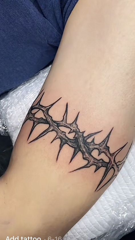 Cute Halloween Tattoos, Thorn Tattoo, Around Arm Tattoo, Wrist Tattoo Ideas, Crazy Tattoos, Band Tattoo Designs, Cross Tattoo For Men, Sharpie Tattoos, Weird Tattoos