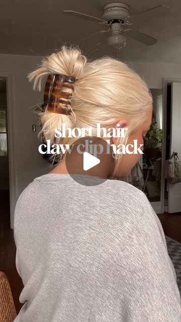 maria layton on Instagram: "SHORT HAIR CLAW CLIP HACK!! save for future use! apparently this works for the SUPER long haired girlies too!!! i am not the inventor of this hack i saw it on pinterest a while ago!! i hesitated to chop my hair because i love my claw clips to much but this saved me!!!!" How To Put Hair In Claw Clip Short Hair, Hair Claw For Short Hair, Short Bob Claw Clip, Claw Clip Hack For Short Hair, Short Hair In Clip, Short Hair Claw Clip Hack, Short Hair In Claw Clip, Jaw Clip Hairstyles Short Hair, Claw Clip Hacks For Short Hair