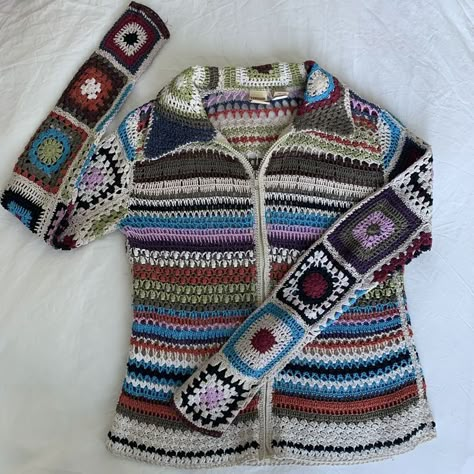 Crochet Zipper Jacket, Crochet Patchwork Hoodie, Multicolor Yarn Crochet Patterns, Crochet Zip Up Sweater, Granny Square Sleeves, Granny Square Sweaters, Crochet 90s, Funky Sweaters, Crochet Granny Square Sweater