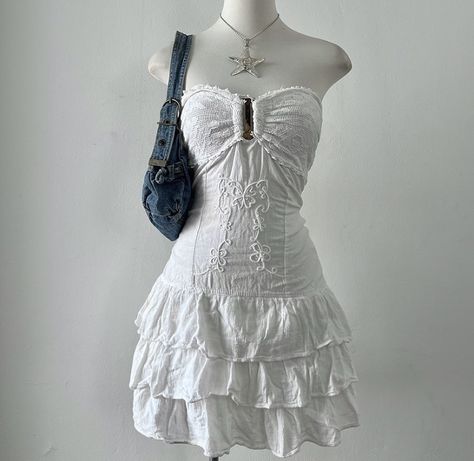 Vestidos Aesthetic Vintage, Y2k Mini Dress, Y2k Ruffled Mini Dress For Party, Y2k Dress Aesthetic, White Y2k Summer Dresses, White Lace Dress Coquette, White Coquette Mini Dress With Lace Trim, Coquette Lace Mini Dress With Ruffles, 2008 Fashion