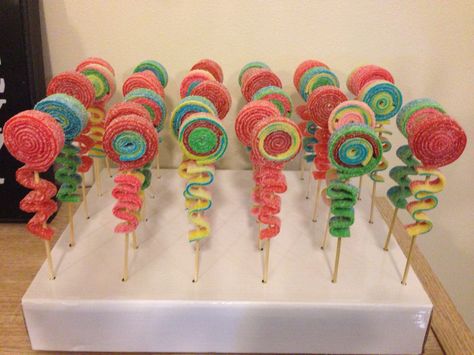 Lolly Pop Bouquet, Boutique Patisserie, Market Day Ideas, Candy Kabobs, Idee Babyshower, Sweet Trees, Candy Birthday, Candy Birthday Party, Candy Sticks