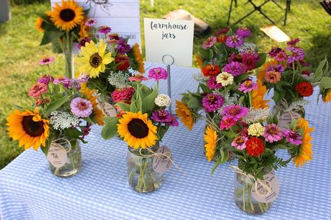 Cloverhill Flowers - Fresh from the Farm - Life at Cloverhill Farm Flower Arrangement, Wedding Flower Pots, Sunflower Flower Arrangements, Diy Flower Stand, Jewel Tone Wedding Theme, Farmers Market Flowers, Growing Cut Flowers, Flower Farming, Cut Flower Farm