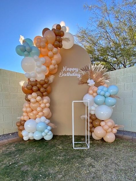 Outdoor Backdrop Ideas Birthday, Birthday Photobooth Backdrop, Simple Backdrop Ideas, Backdrop Ideas Simple, White Flower Stand, Simple Birthday Backdrop, 25 Th Birthday, Bday Backdrop, Decor With Balloons