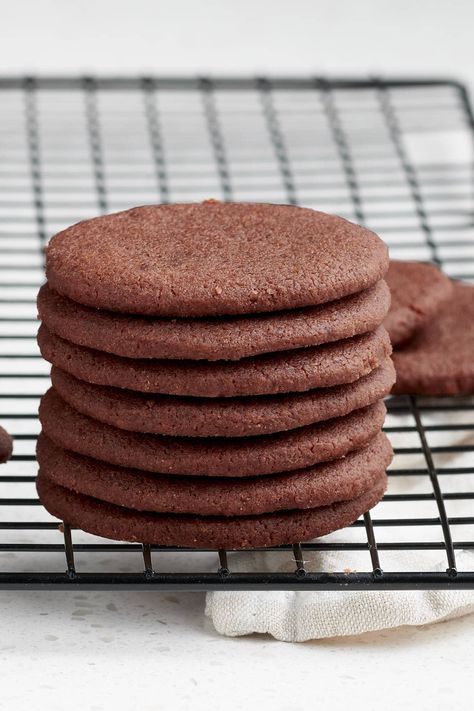 Vegan Chocolate Biscuits, Vegan Chocolate Sugar Cookies, Vegetarian Cookies, Plant Based Oil Free, Vegan Shortbread Cookies, Easy Vegan Cookies, Vegan Chocolate Cookies, Vegan Shortbread, Holiday Meal Ideas