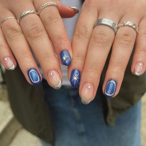 Blue And Silver Nails, Hippie Nails, Short Gel Nails, Nail Art Inspo, Soft Nails, Nails Only, Short Acrylic Nails Designs, Oval Nails, Silver Nails