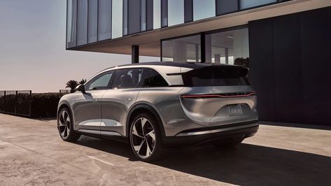 Lucid Gravity revealed as three-row, family-friendly EV with a 440-plus-mile range - Autoblog Lucid Motors, Lucid Air, Electric Suv, Crossover Suv, Driving Range, Automotive News, Electric Cars, Interior Spaces, New Cars