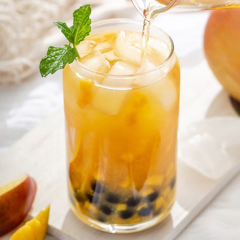 Iced Mango Green Tea, Mango Fruit Tea Boba, Mango Tea Boba, Green Tea Bubble Tea, Mango Green Tea Boba, Mango Boba Tea Recipe, Green Tea Boba Recipe, Vegan Tea Recipes, Fruit Tea Boba