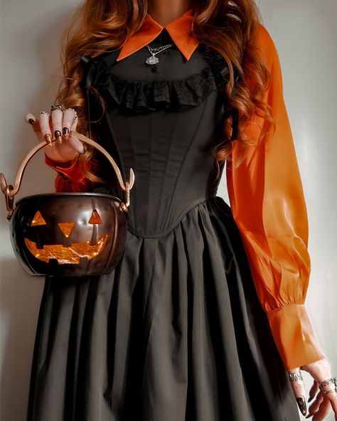 If you need me I’ll be haunting the Halloween aisles in this @livelyghosts outfit allllll Spooky Season 🎃 . The spooky ‘fit we all need for all the ghostly decor shopping and Halloween haul days. I’ll get the iced coffees, turn on my spooky playlist and pick you up in 5!!! 🧡 . #spookyseason #halloweenspirit #autumncore #autumnstyle #darkcottagecore #corsetstyle #darkfeminine #foreverghostoutfit #folkfashion #fallseason #witchystyle #autumnoutfit #spookystyle #halloweenoutfit #ａｅｓｔｈｅｔｉｃ Vintage Halloween Clothes, Haunted House Outfit Ideas, Spooky Playlist, Halloween Aesthetic Outfits, Witchy Aesthetic Outfit, Halloween Stores, Halloween Ghost Costume, Light Academia Outfit, Halloween Steampunk