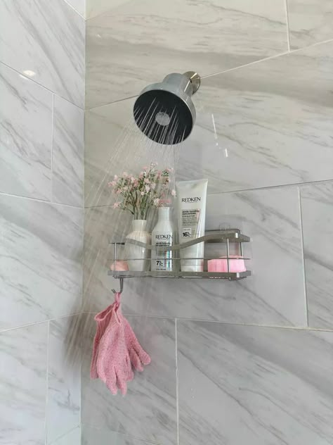 Take Shower Aesthetic, Aesthetic Bathroom Girl, Cute Shower Aesthetic, Silver And Pink Decor, Aesthetic Shower Caddy, Bathroom Shower Aesthetic, Shower Caddy Aesthetic, Clean Girl Bathroom Ideas, Bath Aesthetic Pink