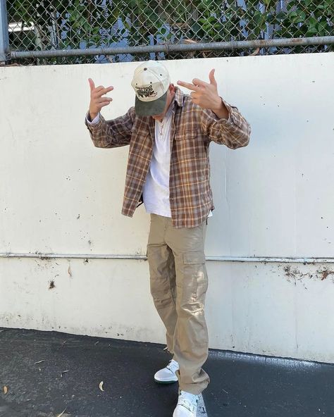 Men Brown Flannel Outfit, Earthtone Outfits Men Streetwear, Tan Cargo Pants Outfit Men, Brown Flannel Outfit Men, Earthtone Outfits Men, Earthtone Outfits, Brown Flannel Outfit, Khaki Cargo Pants Outfit, Khaki Pants Outfit Men