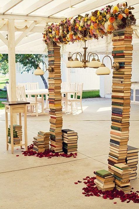 Academy Classroom, Tiny Library, Book Themed Party, Book Themed Wedding, Nerdy Wedding, Kind Photo, Booth Decor, Library Wedding, Book Theme