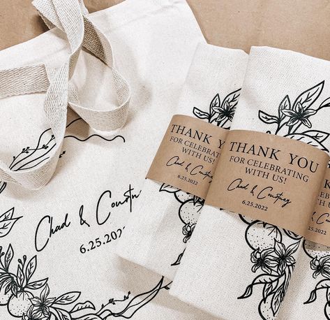 Wedding Goodies For Guests, Wedding Tote Bags Gift Ideas, Wedding Merchandise Ideas, Tote Bag Wedding Souvenir, Wedding Giveaways Ideas For Guests, Doorgift Ideas Wedding, Wedding Gift Bag Ideas, Reusable Wedding Favors, Wedding Favor Ideas Unique